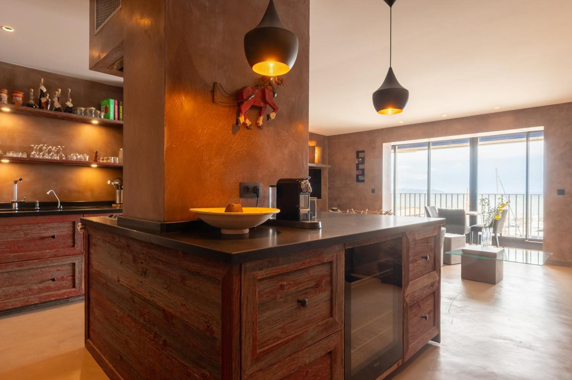 Cajun Apartment *
